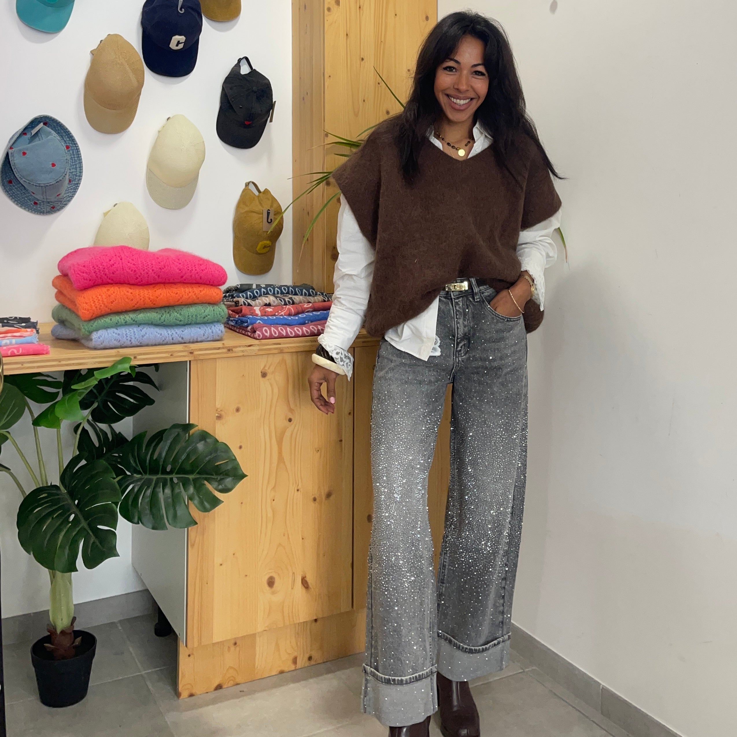 Jean STRASS gris à la coupe wide et revers sur le bas