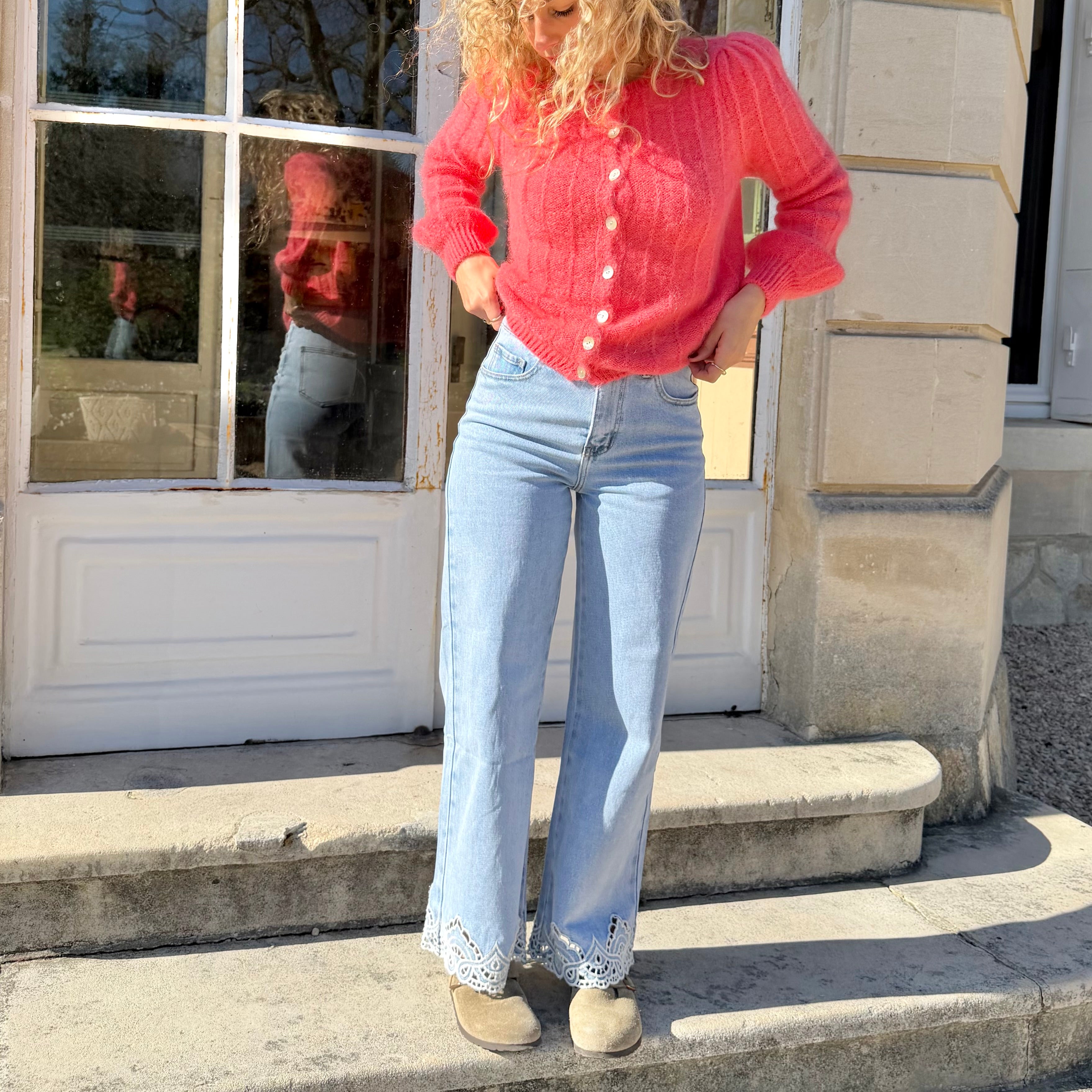 Jean wide NOLA bleu clair, taille haute, broderie bas de jambe