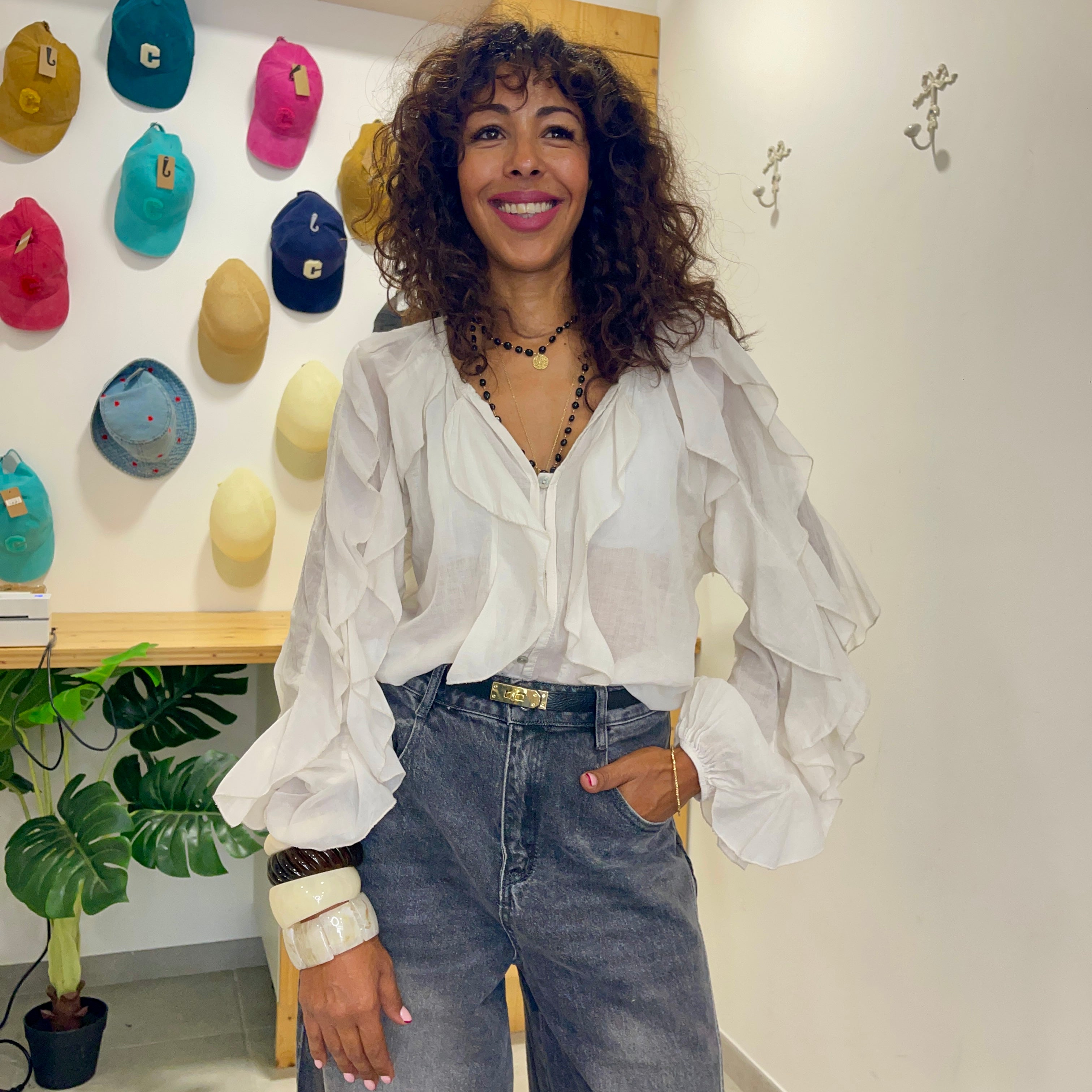 Blouse FLORA en coton ecru aux détails de volants