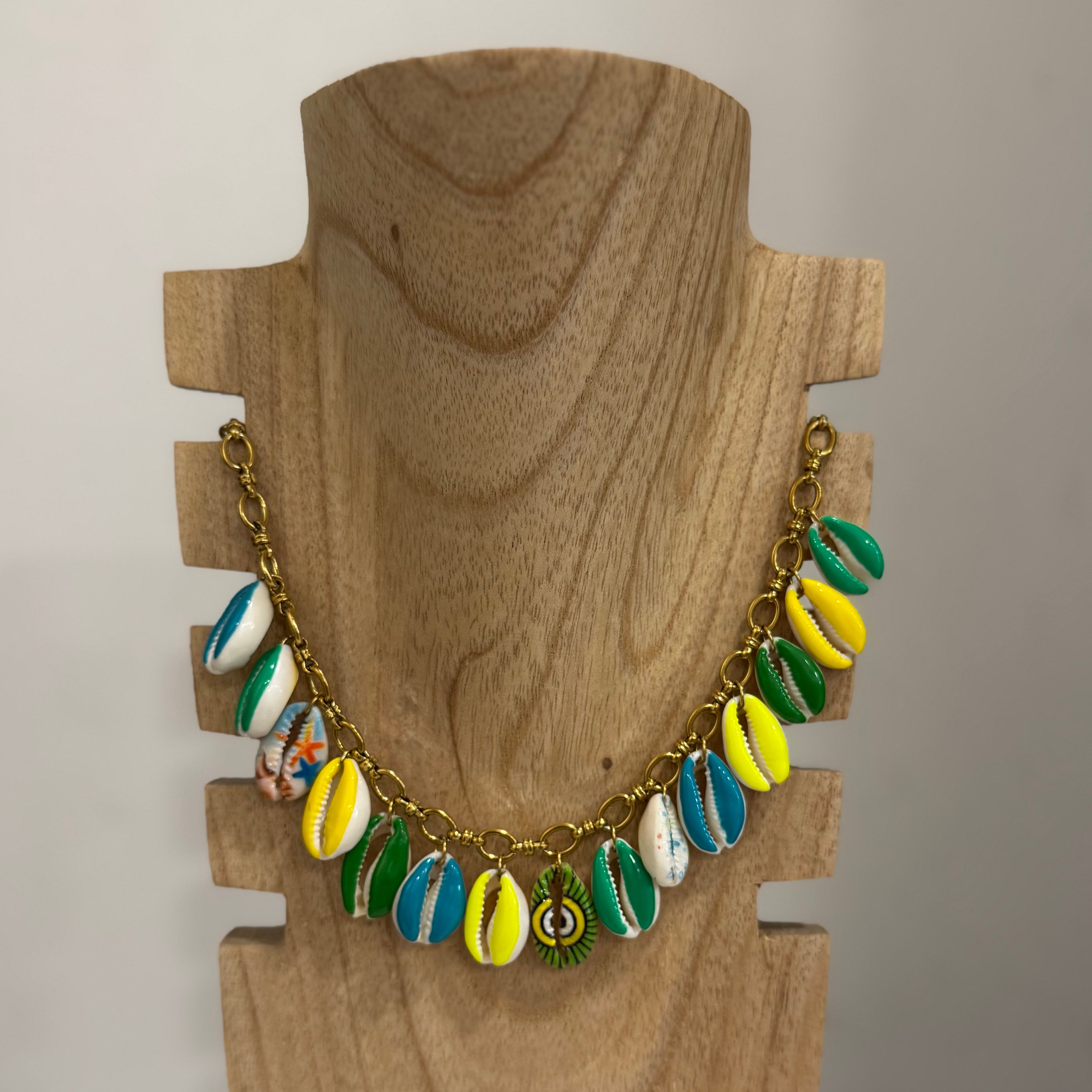 Collier ras de cou coquillage bleu vert jaune