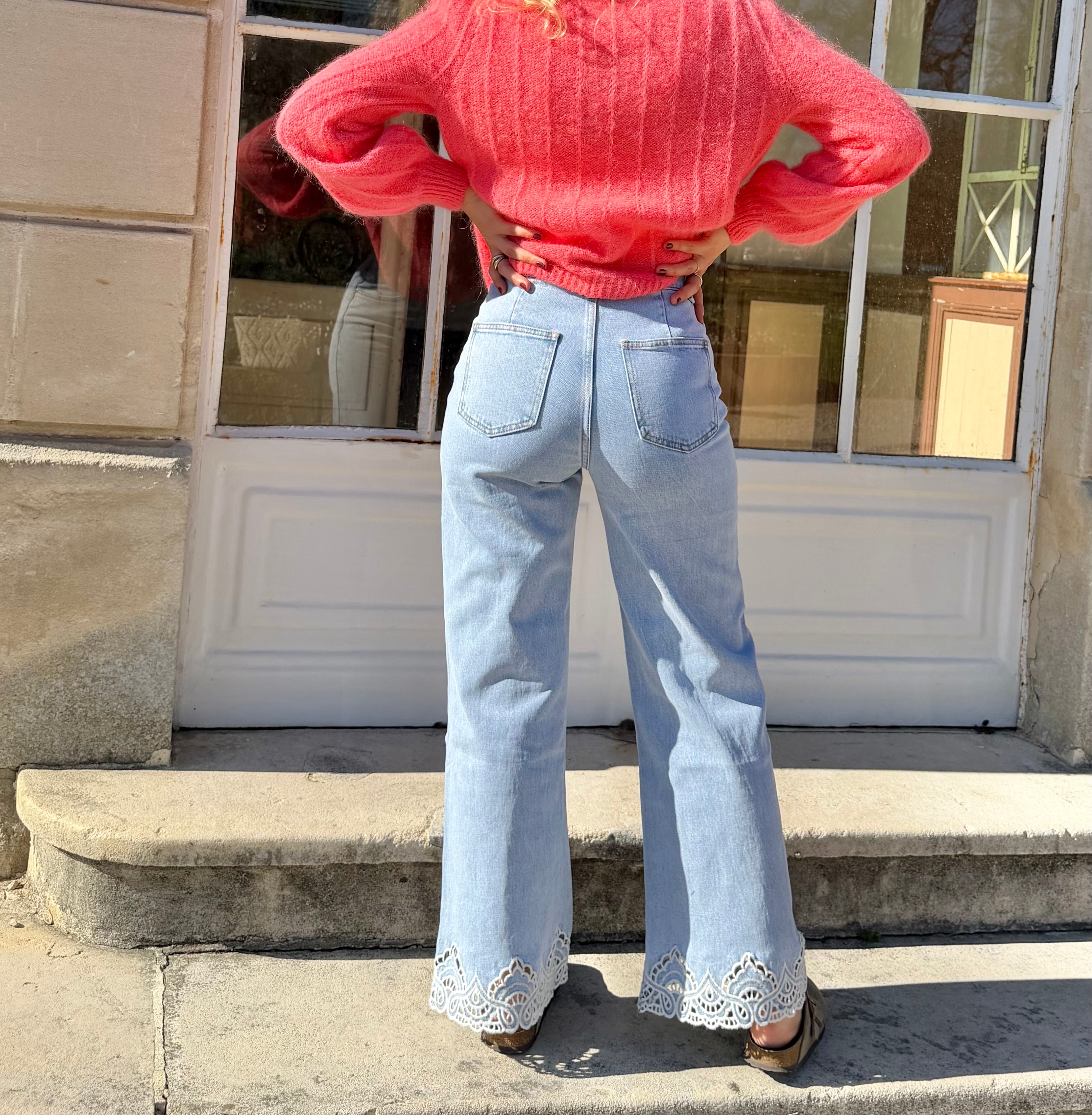 Jean wide NOLA bleu clair, taille haute, broderie bas de jambe