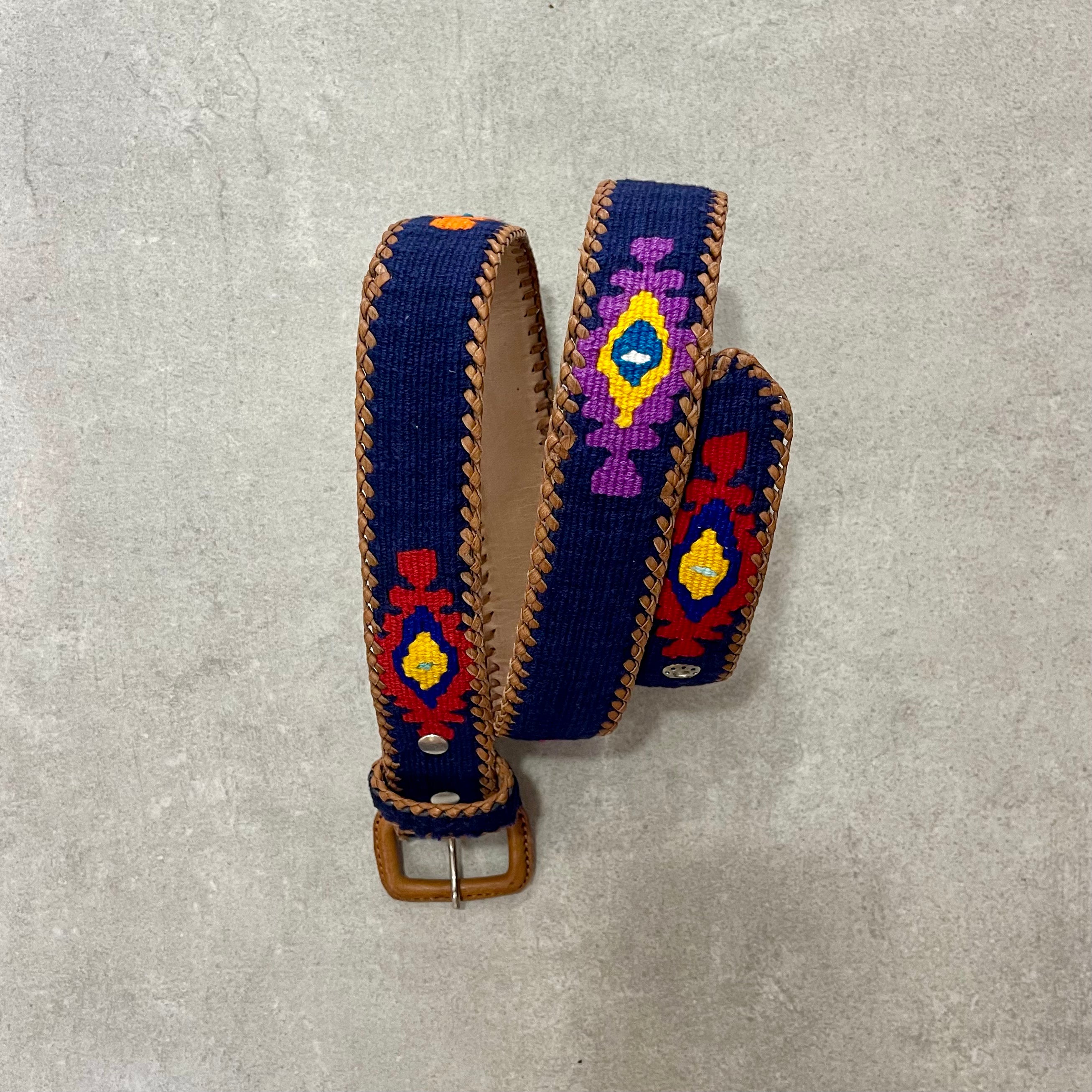 Ceinture cuir brodé main bleu marine T.38