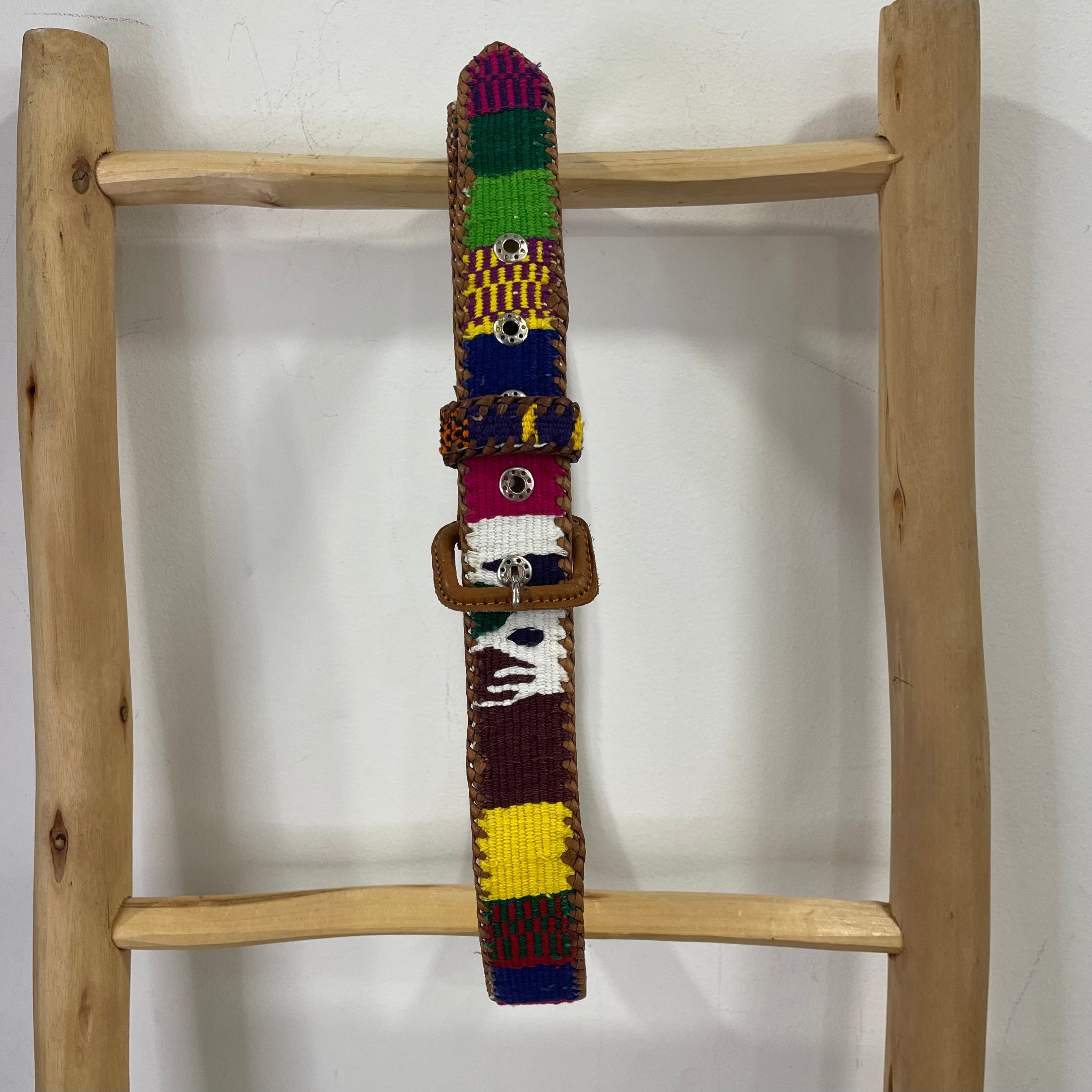 Ceinture cuir brodé main multicolore T.36