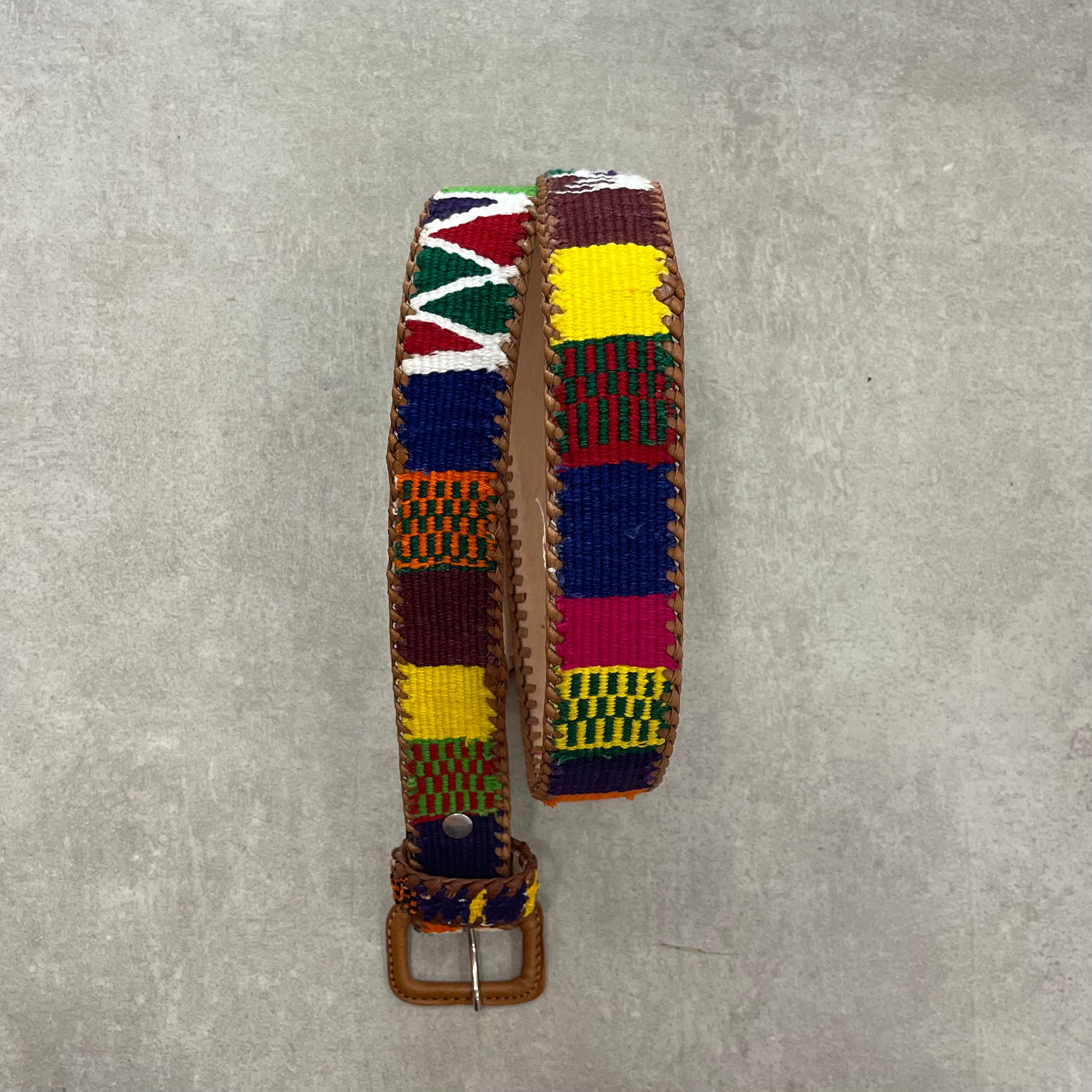Ceinture cuir brodé main multicolore T.36