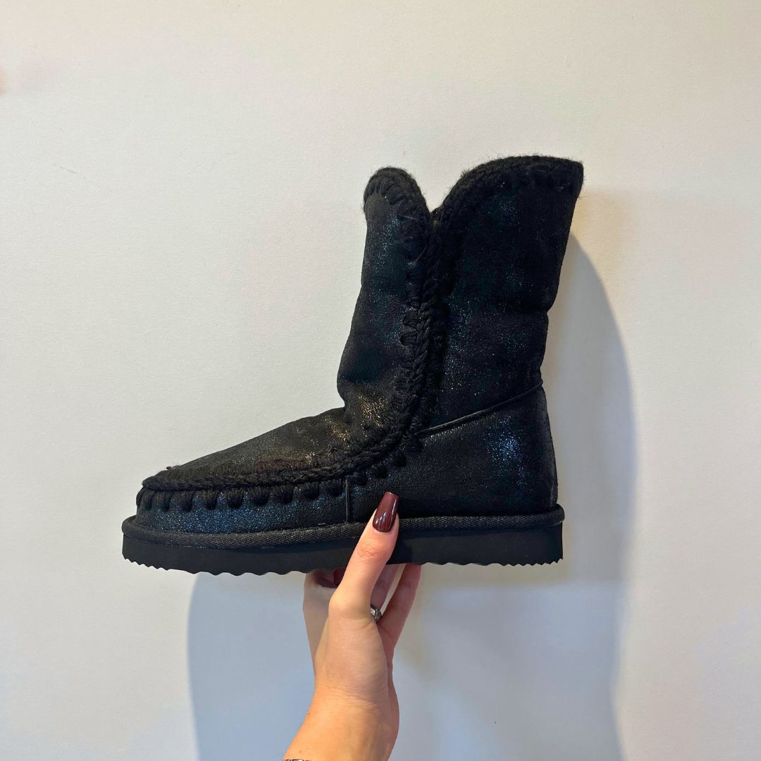 Mou-bottines MAYA noires à la finition pailletée et dotées d'un intérieur en moumoute