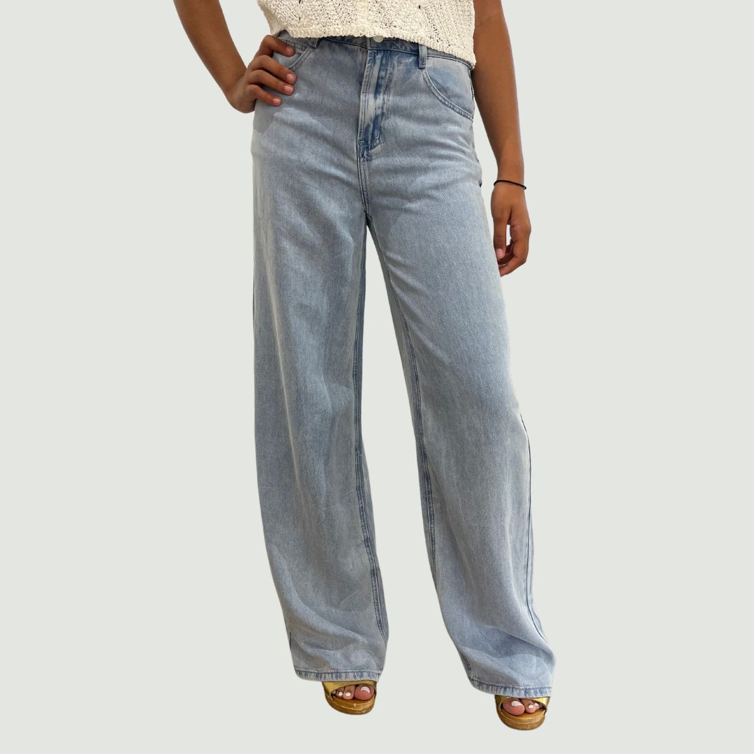 Pantalon en tencel WILENE effet denim bleu clair à la coupe large et fluide